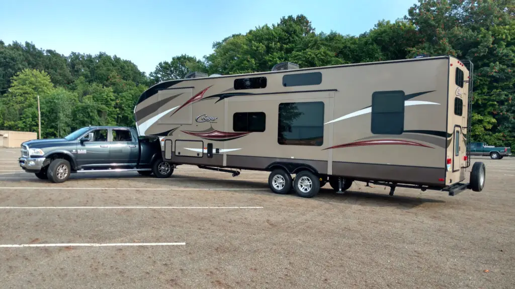 Towing 5th Wheel
