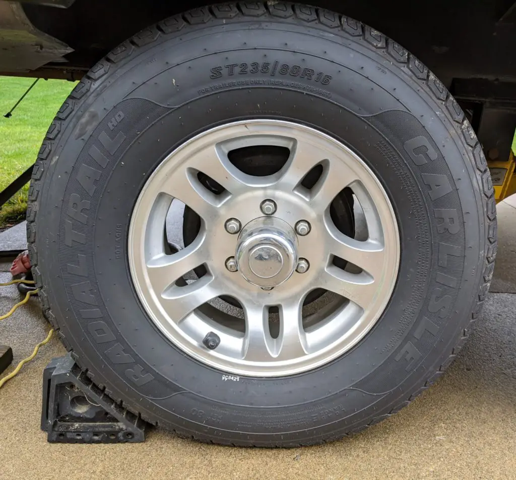 RV Aluminum Rim and Tire